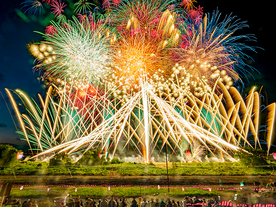 いたばし花火大会 2024年8月3日(土) S席11エリア上段2枚連番 いたばし花火大会 2024年8月3日(土) S席11エリア上段2枚連番